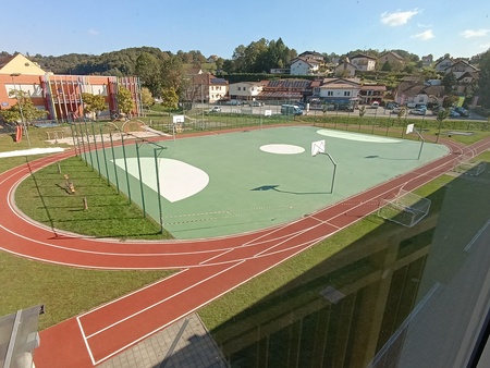 Preplastitev igrišča in atletske steze ob Osnovni šoli Benedikt